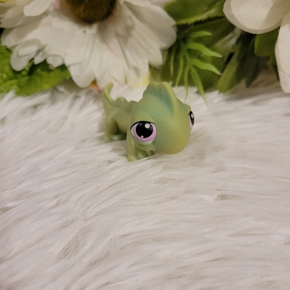 2/$10 Littlest Pet Shop Authentic LPS #374 Green Iguana Lizard Purple Eyes - Picture 2 of 9